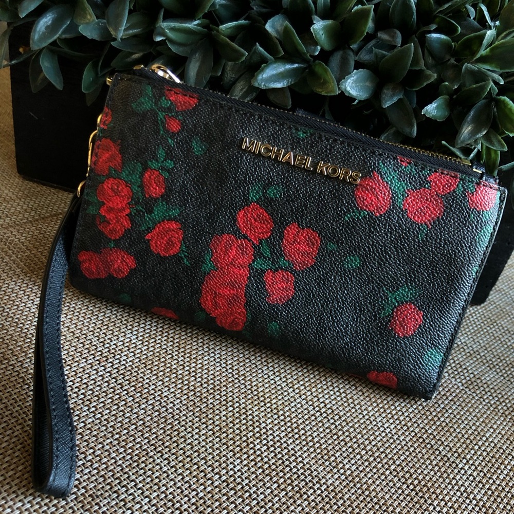 Michael Kors wristlet